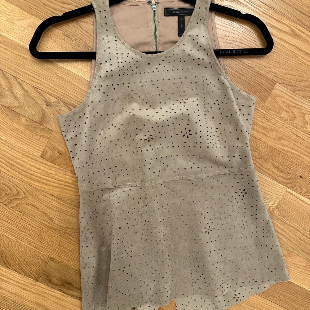BCBG nude top with details
